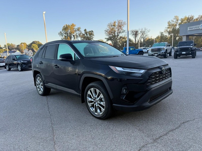 Toyota RAV4 Vehicle Image 12