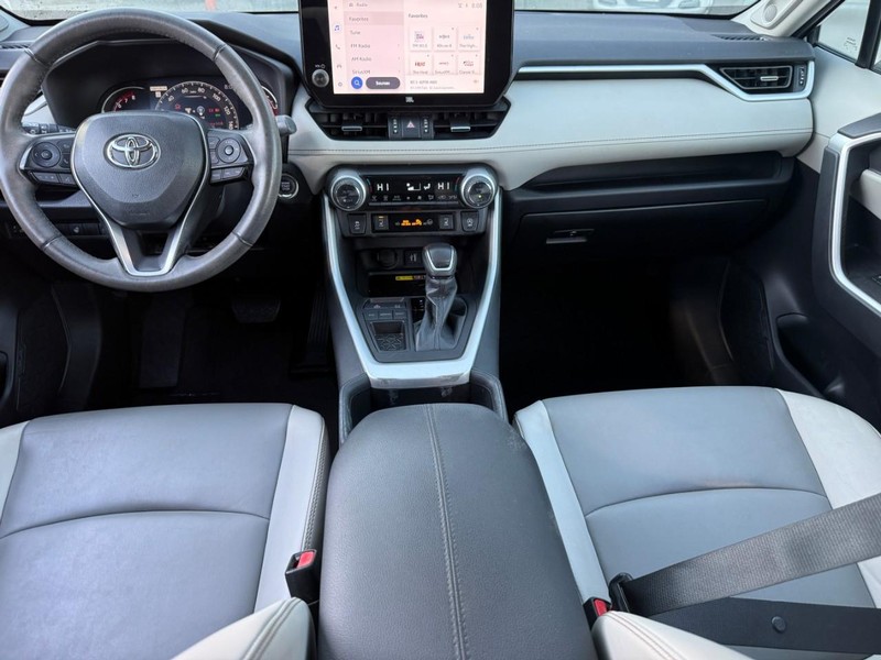 Toyota RAV4 Vehicle Image 15