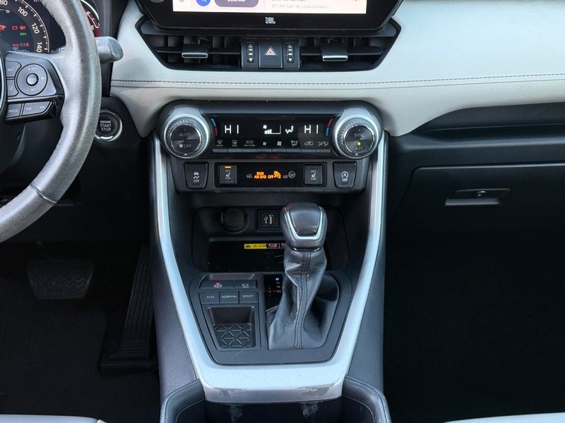 Toyota RAV4 Vehicle Image 18