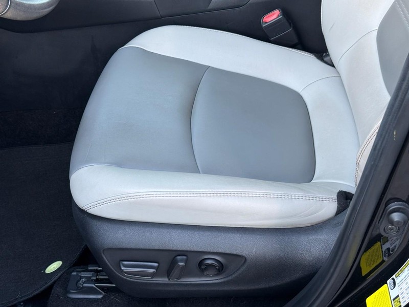 Toyota RAV4 Vehicle Image 21