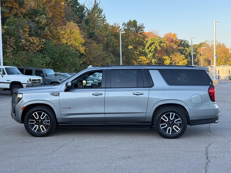 GMC Yukon XL Vehicle Image 03