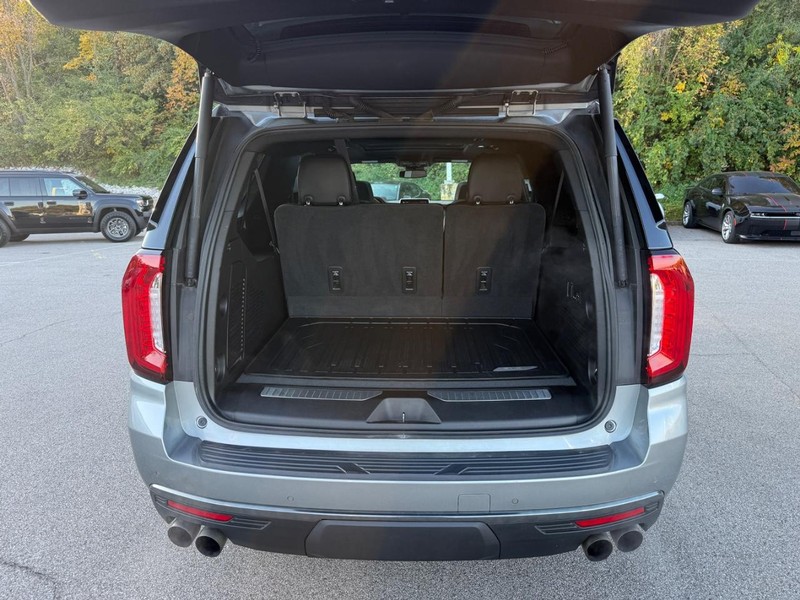 GMC Yukon XL Vehicle Image 08