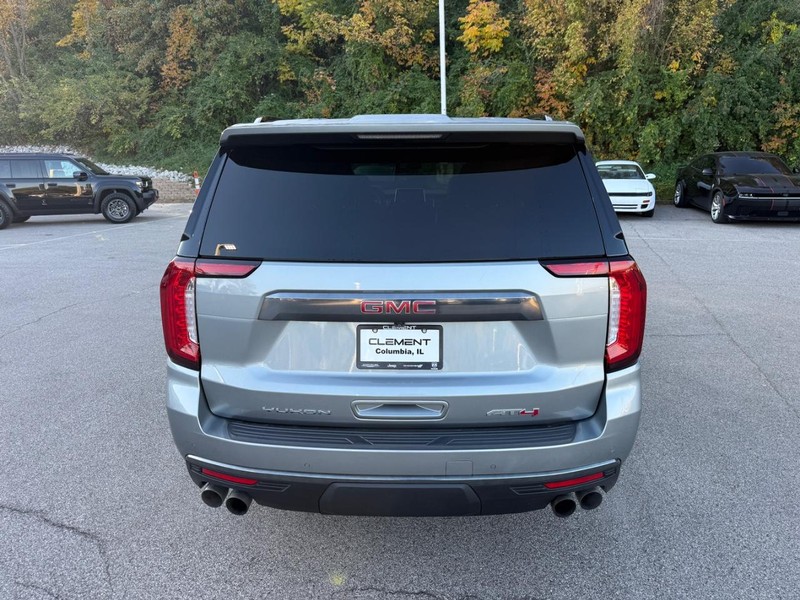 GMC Yukon XL Vehicle Image 09