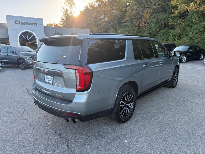 GMC Yukon XL Vehicle Image 11