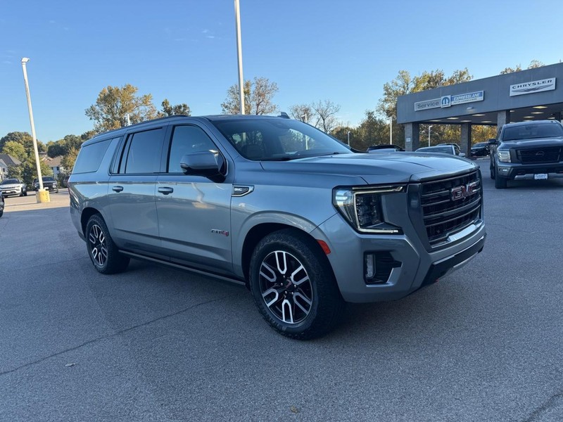 GMC Yukon XL Vehicle Image 12