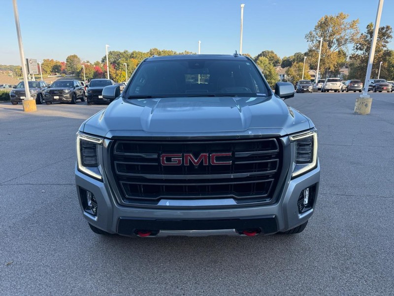 GMC Yukon XL Vehicle Image 13