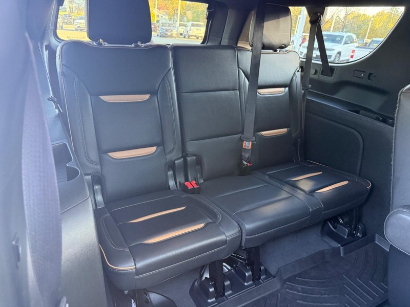 GMC Yukon XL Vehicle Image 15