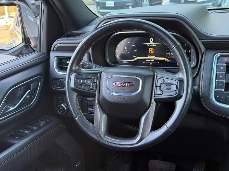 GMC Yukon XL Vehicle Image 17