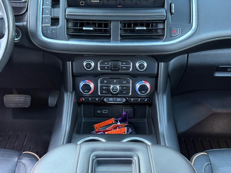 GMC Yukon XL Vehicle Image 19