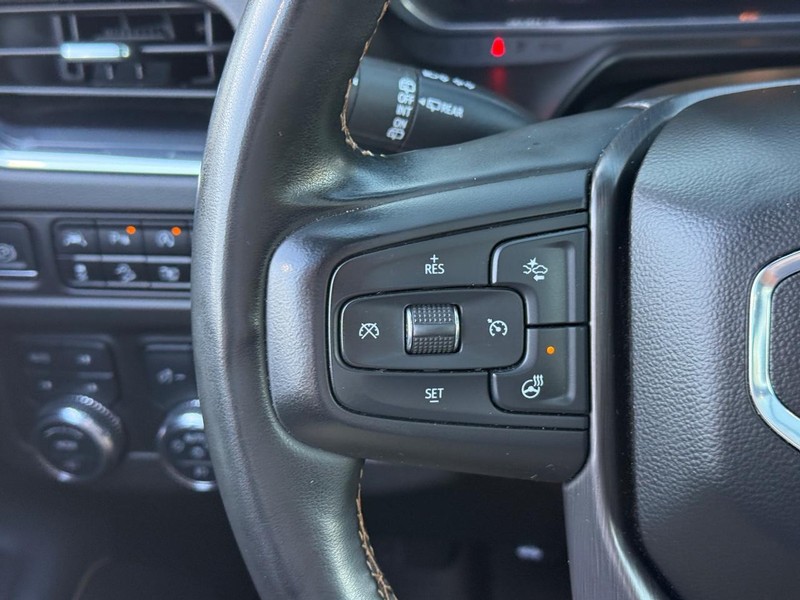 GMC Yukon XL Vehicle Image 25