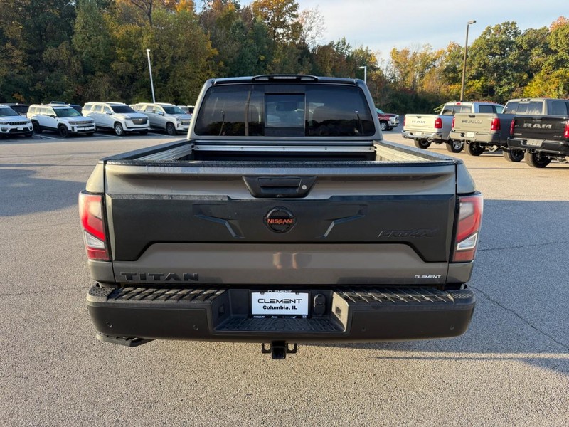 Nissan Titan Vehicle Image 08
