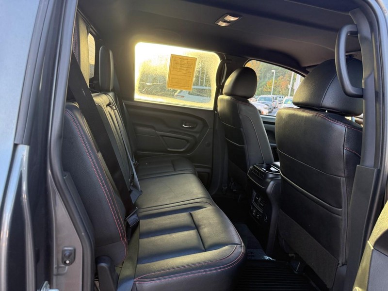Nissan Titan Vehicle Image 11