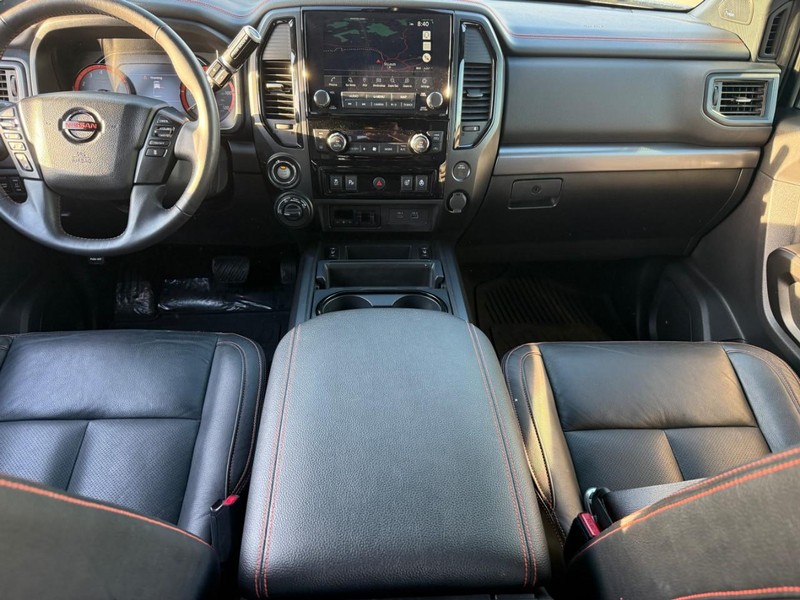Nissan Titan Vehicle Image 12