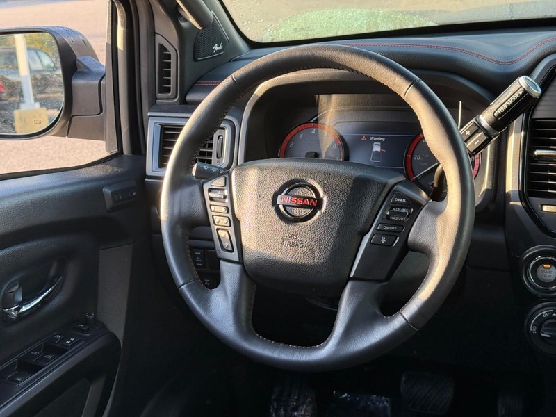 Nissan Titan Vehicle Image 13