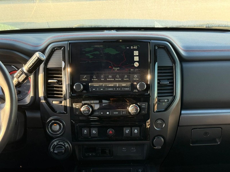 Nissan Titan Vehicle Image 14