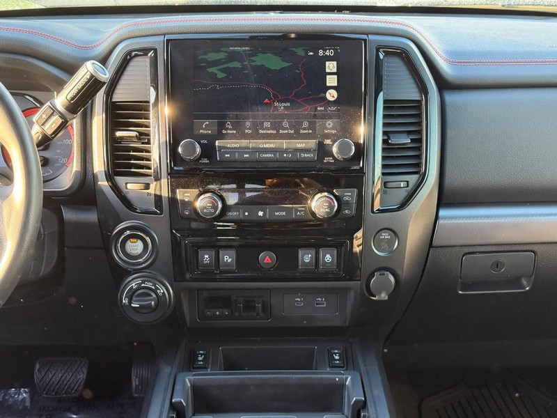 Nissan Titan Vehicle Image 15