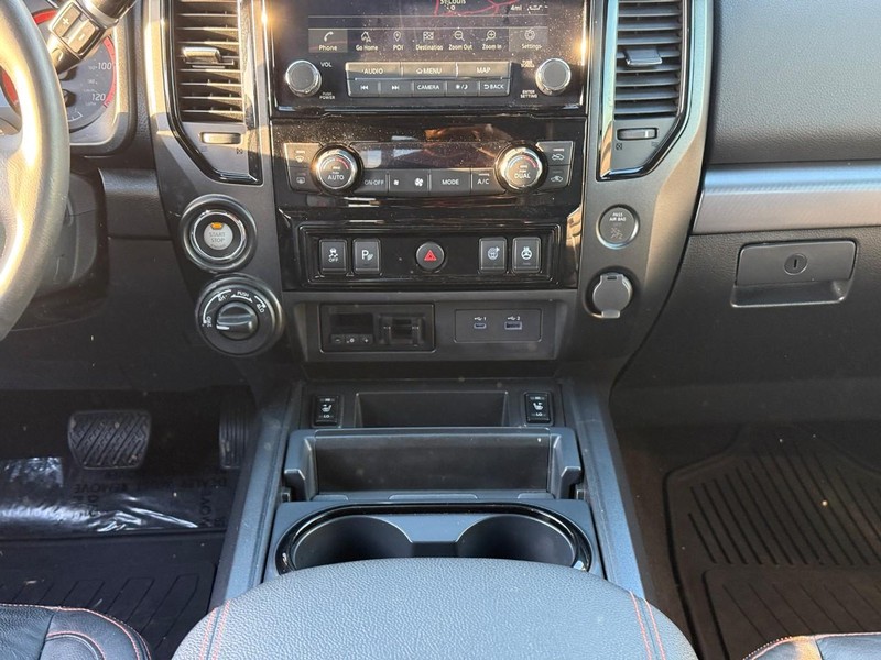 Nissan Titan Vehicle Image 16