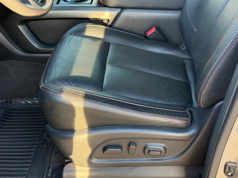 Nissan Titan Vehicle Image 18