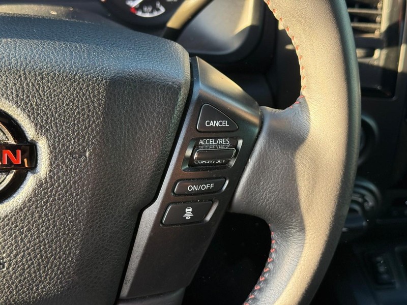 Nissan Titan Vehicle Image 21
