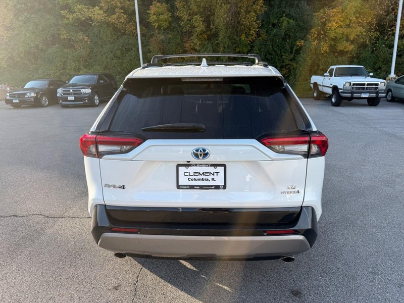Toyota RAV4 Vehicle Image 09