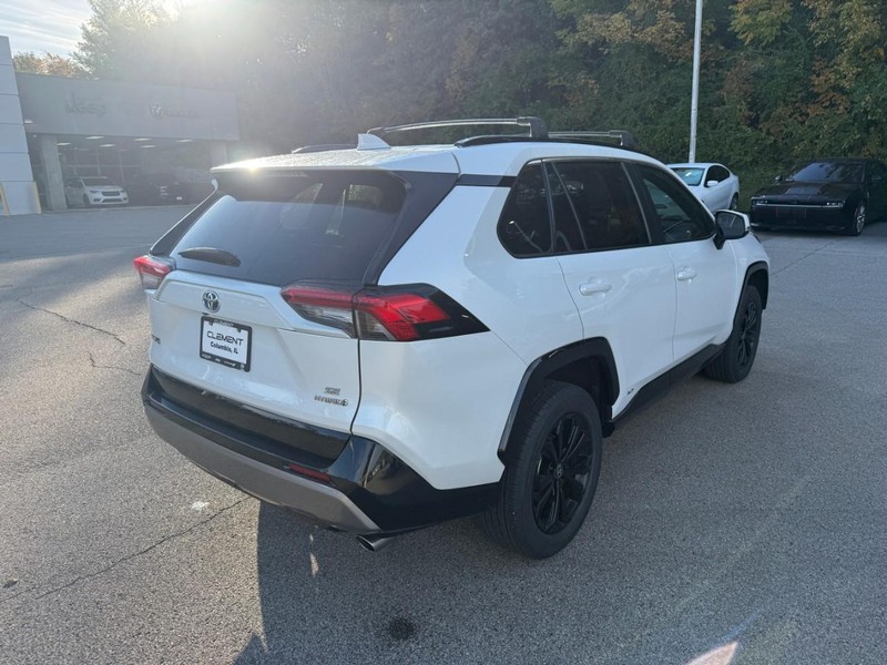 Toyota RAV4 Vehicle Image 11
