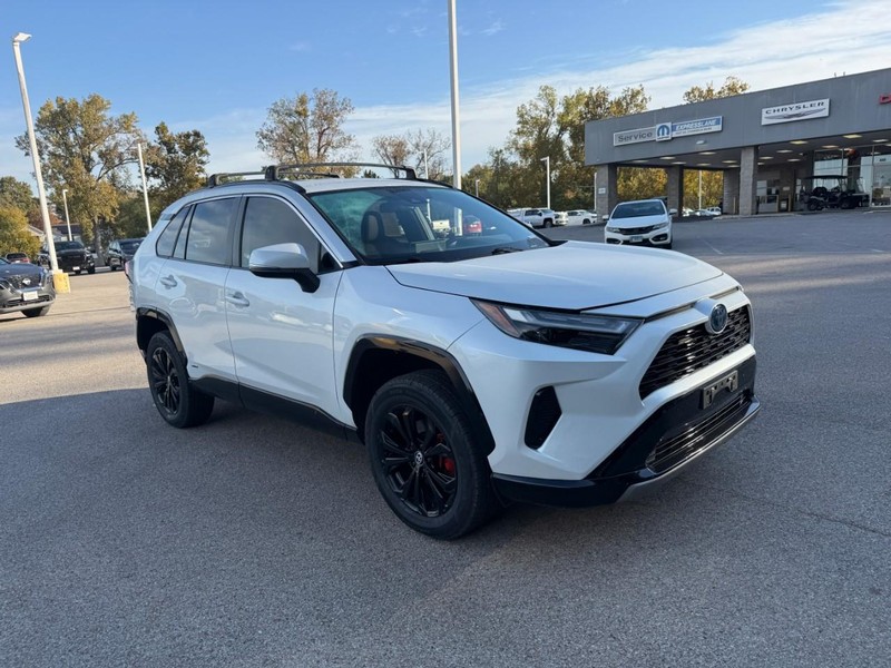 Toyota RAV4 Vehicle Image 12