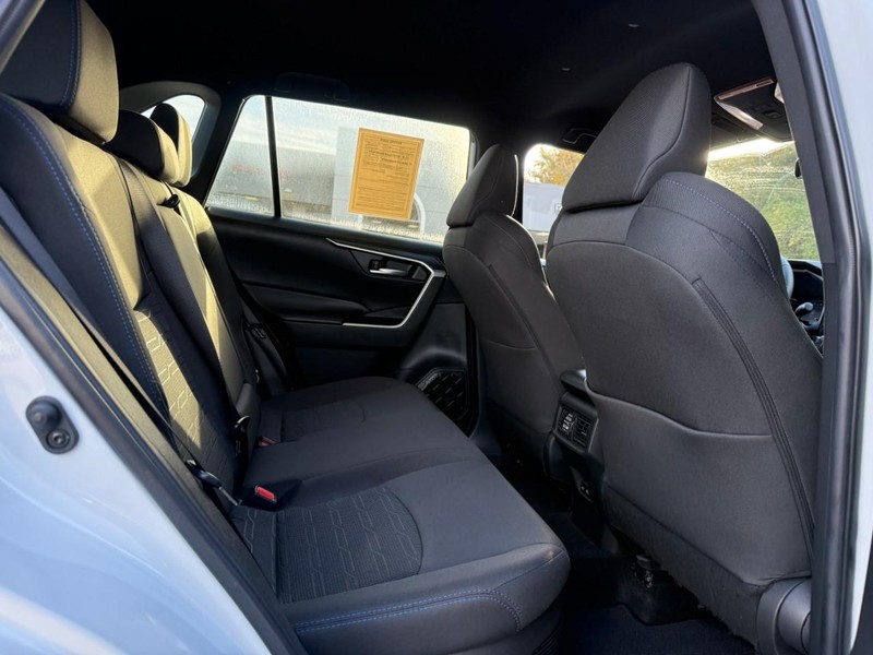 Toyota RAV4 Vehicle Image 14