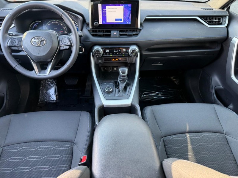 Toyota RAV4 Vehicle Image 15
