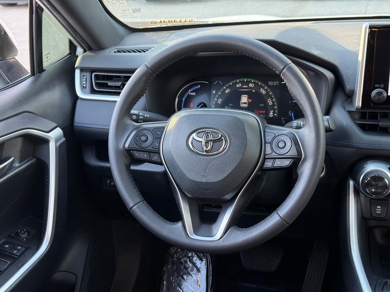 Toyota RAV4 Vehicle Image 16