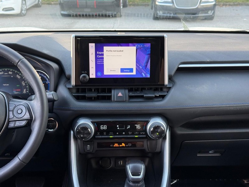Toyota RAV4 Vehicle Image 17