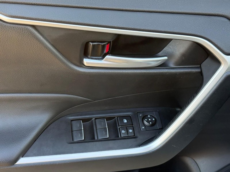 Toyota RAV4 Vehicle Image 19