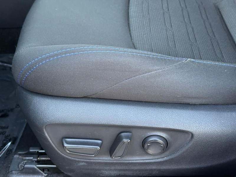 Toyota RAV4 Vehicle Image 21