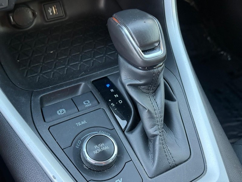 Toyota RAV4 Vehicle Image 25