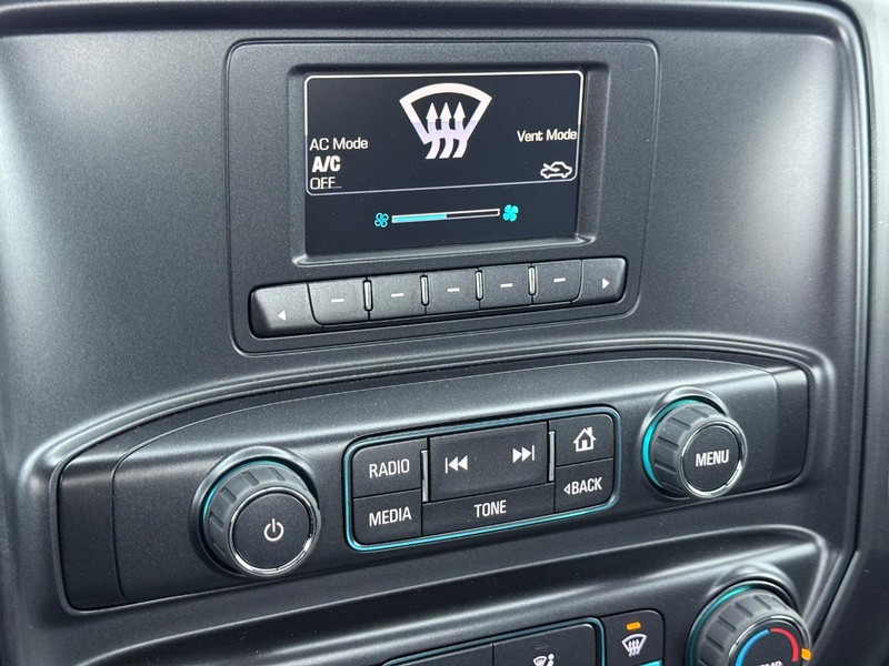 Chevrolet Silverado MD Vehicle Full-screen Gallery Image 08