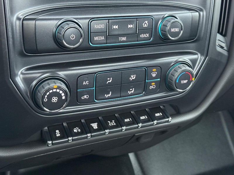 Chevrolet Silverado MD Vehicle Full-screen Gallery Image 09