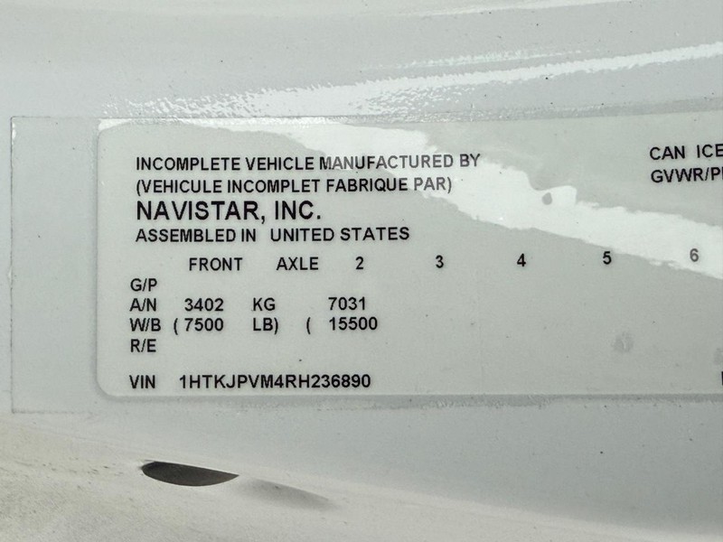 Chevrolet Silverado MD Vehicle Full-screen Gallery Image 14