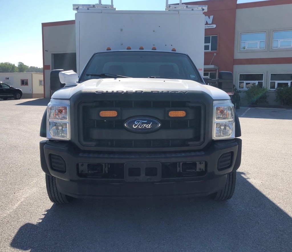 Ford Super Duty F-550 DRW Vehicle Full-screen Gallery Image 2