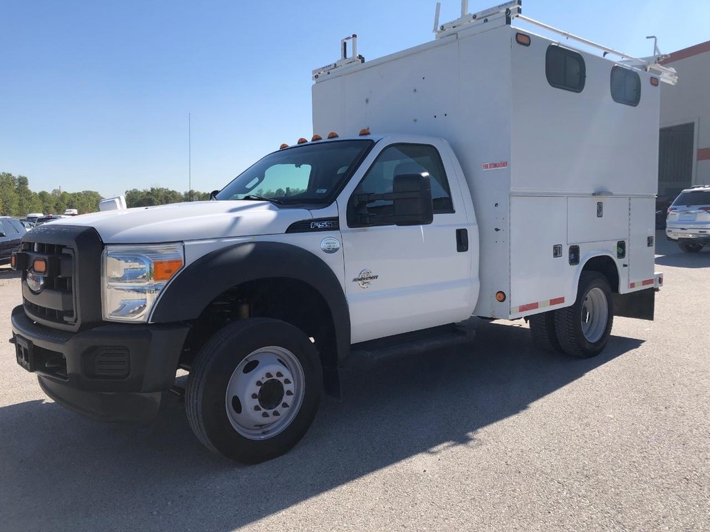 Ford Super Duty F-550 DRW Vehicle Full-screen Gallery Image 3
