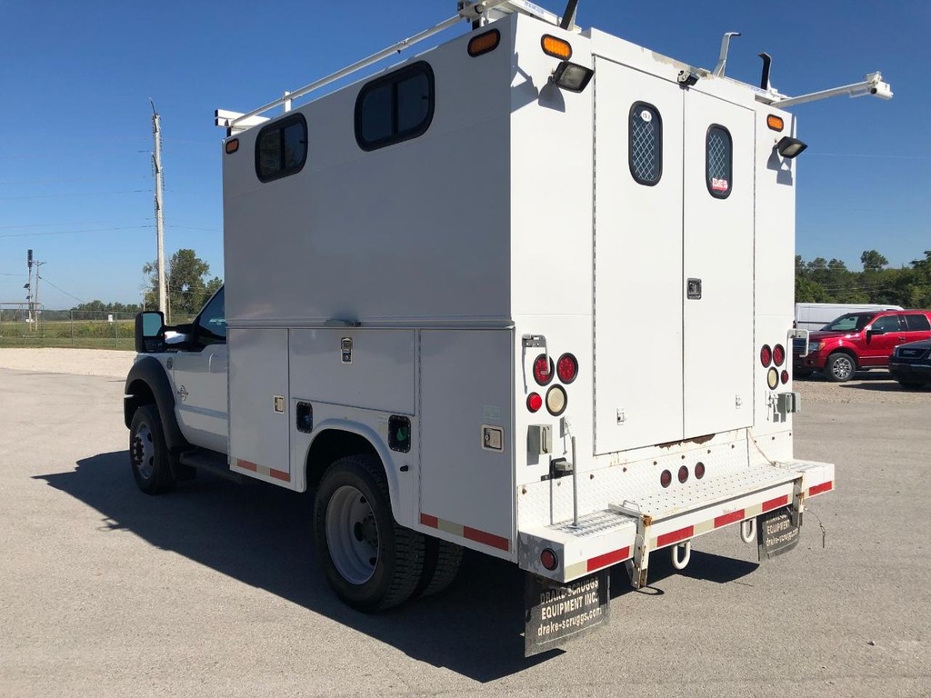 Ford Super Duty F-550 DRW Vehicle Full-screen Gallery Image 5