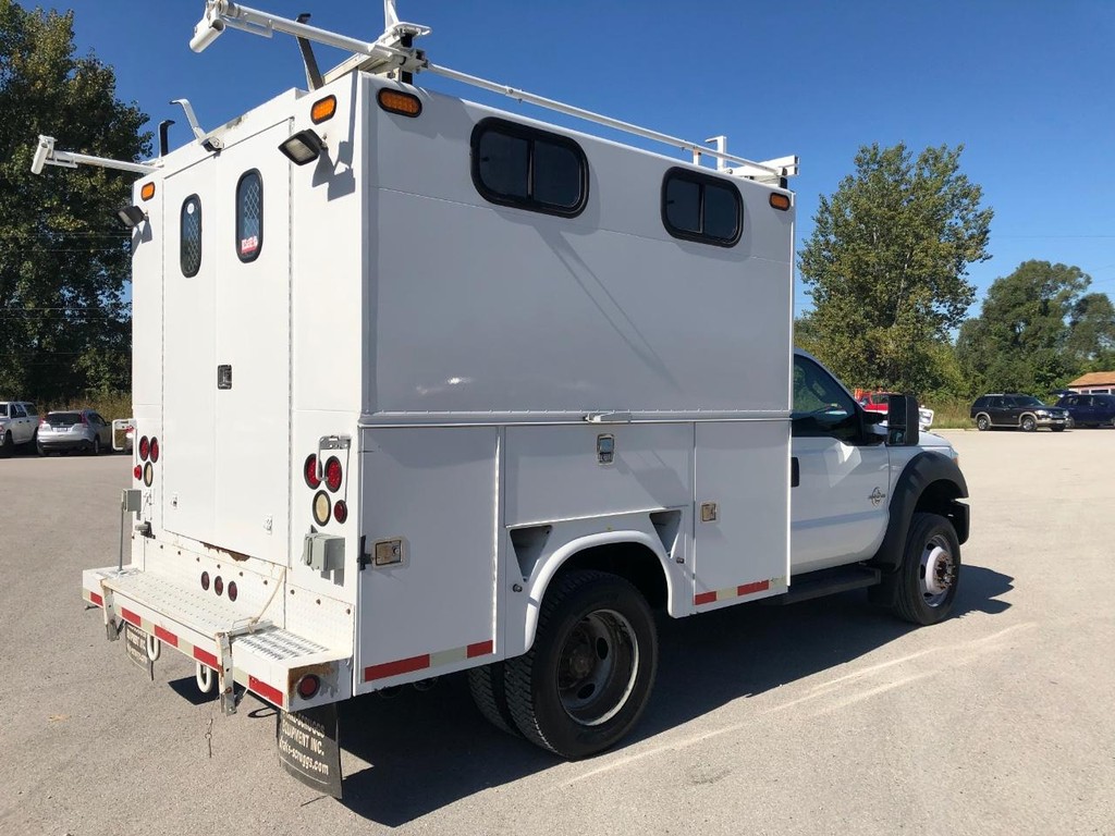Ford Super Duty F-550 DRW Vehicle Full-screen Gallery Image 7