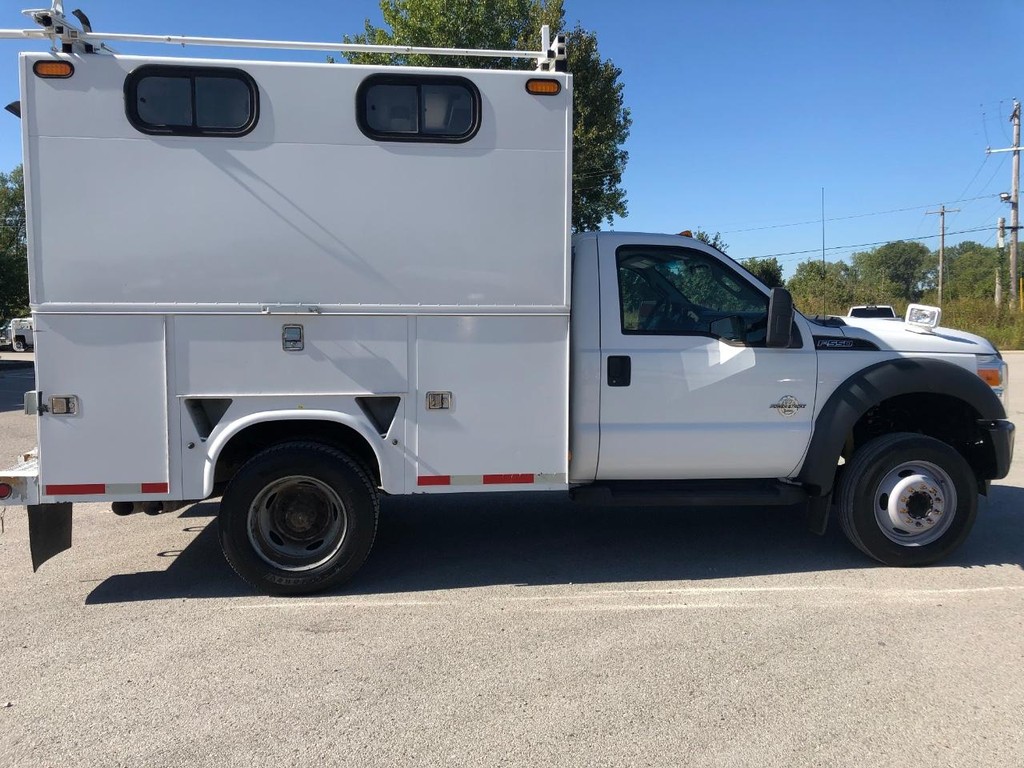 Ford Super Duty F-550 DRW Vehicle Full-screen Gallery Image 8