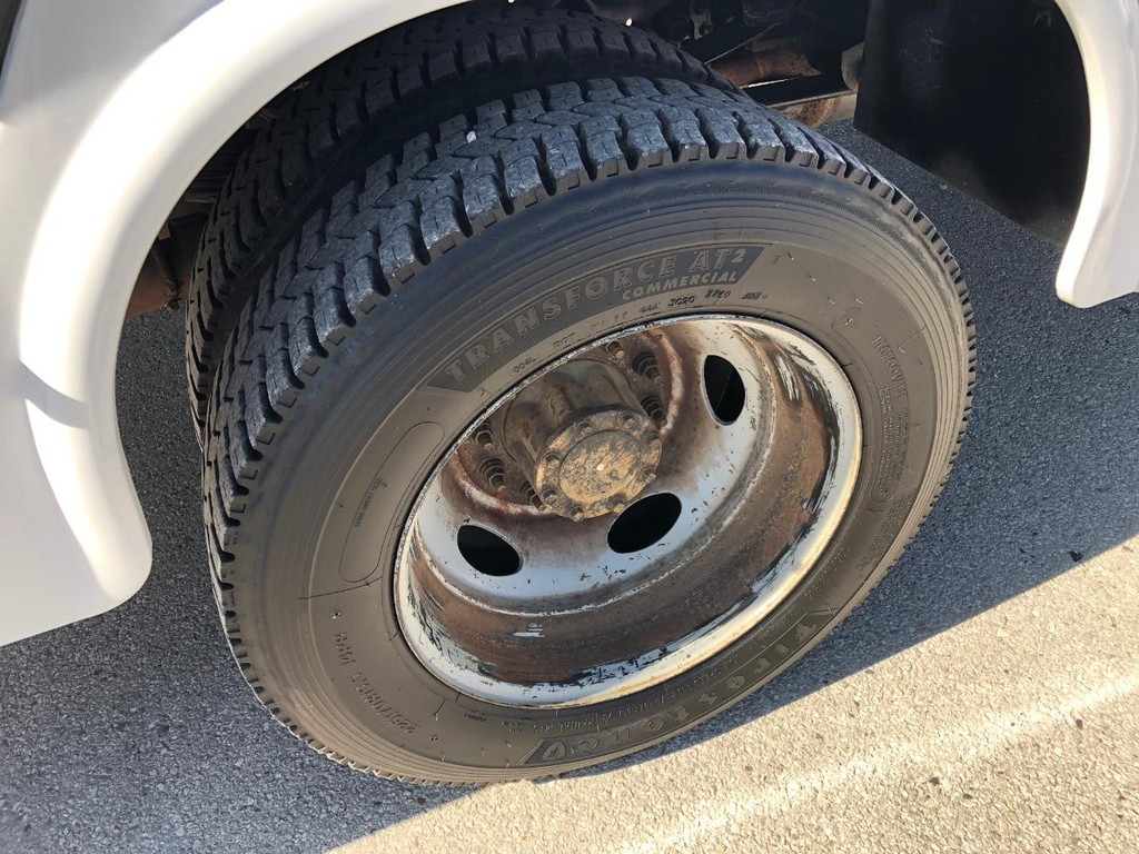 Ford Super Duty F-550 DRW Vehicle Full-screen Gallery Image 9