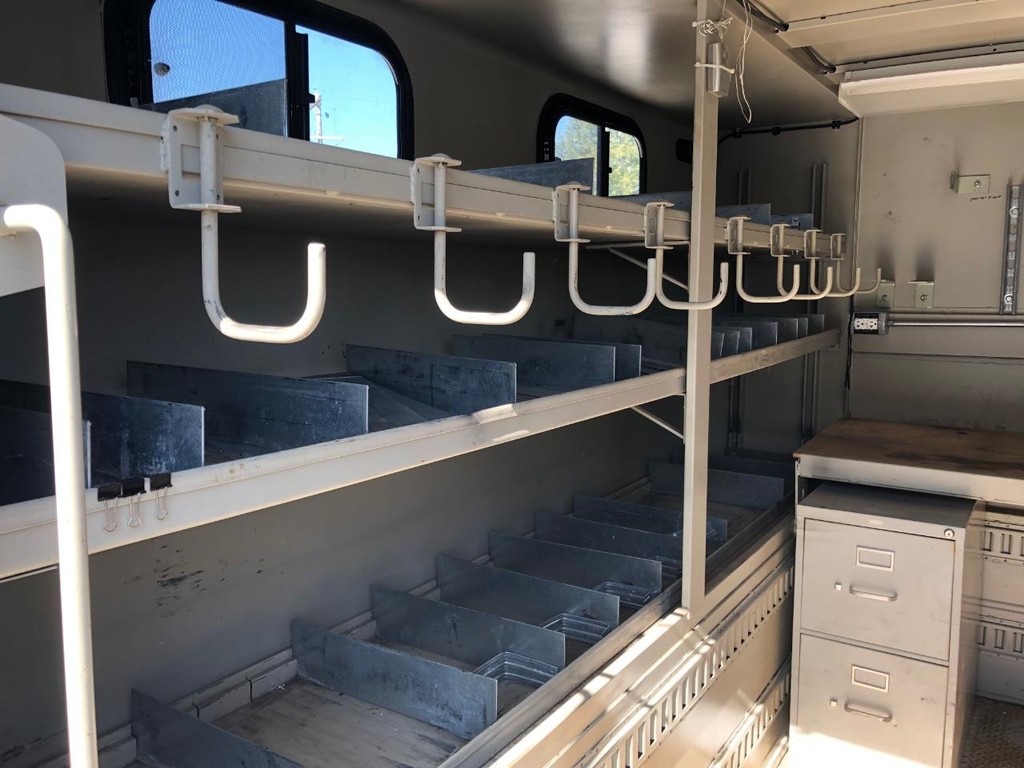 Ford Super Duty F-550 DRW Vehicle Full-screen Gallery Image 15