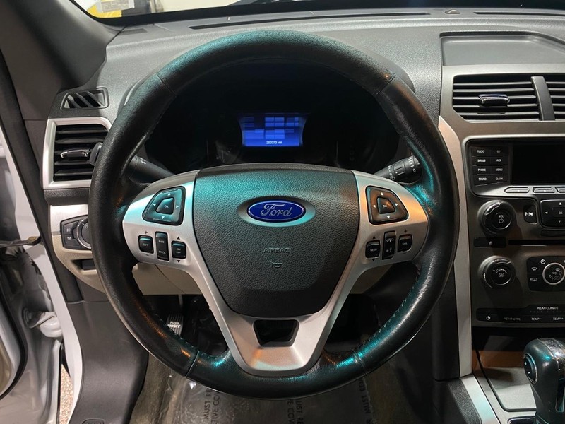2015 Ford Explorer XLT photo