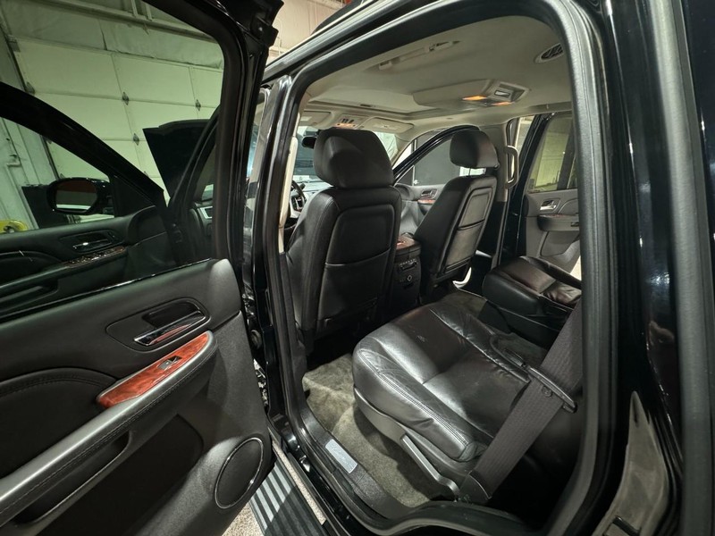 2012 Cadillac Escalade Luxury photo