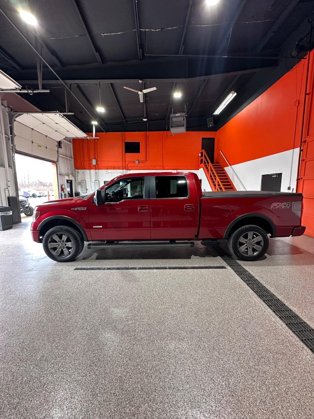 Ford F-150 Vehicle Full-screen Gallery Image 6