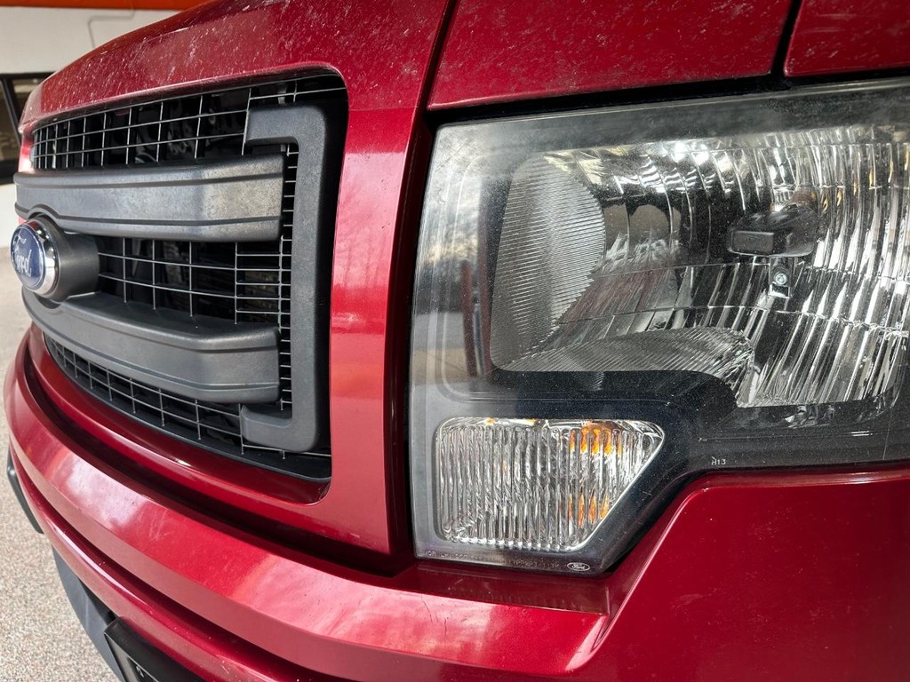 Ford F-150 Vehicle Full-screen Gallery Image 10