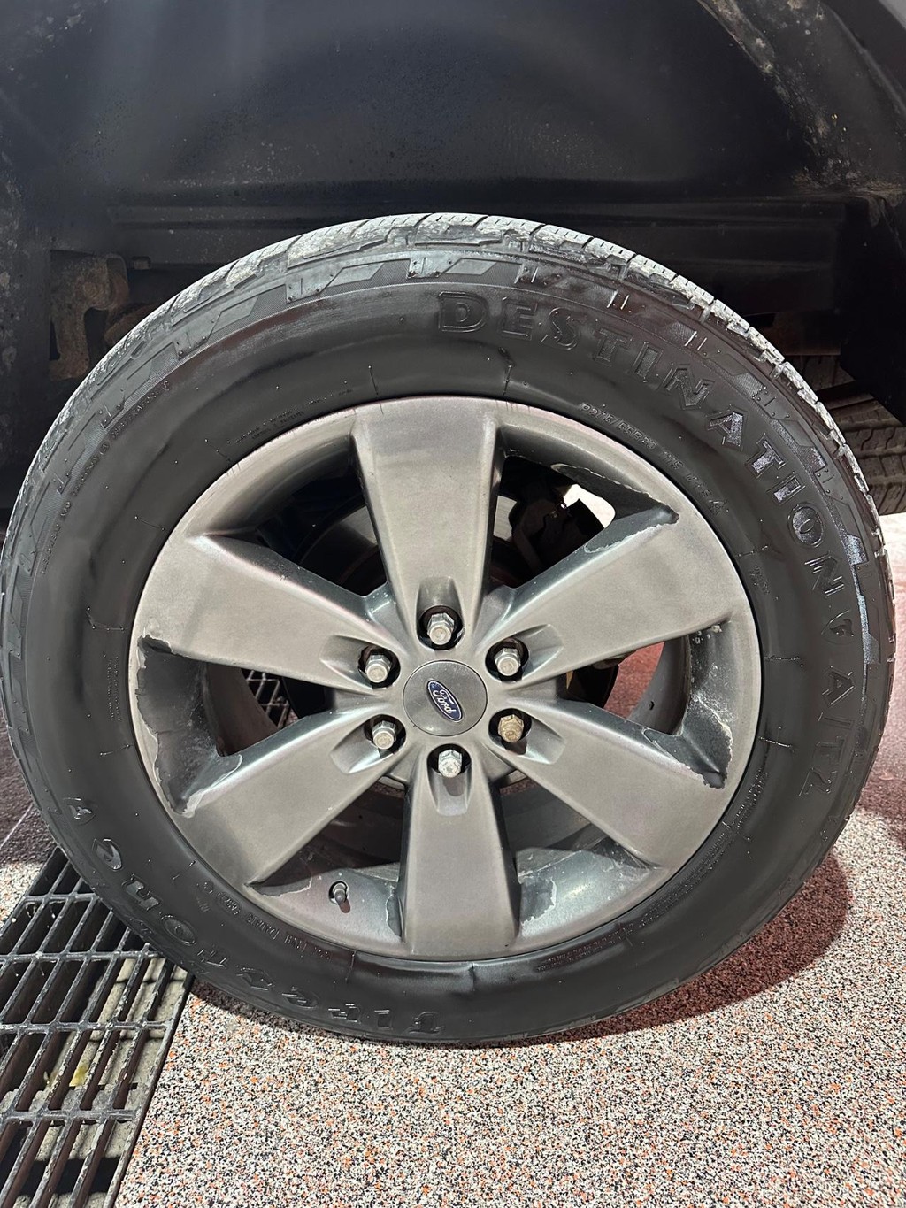 Ford F-150 Vehicle Full-screen Gallery Image 15