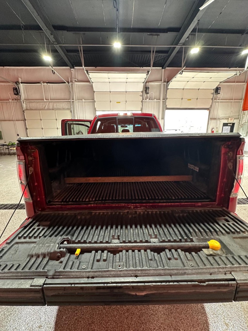 Ford F-150 Vehicle Full-screen Gallery Image 17