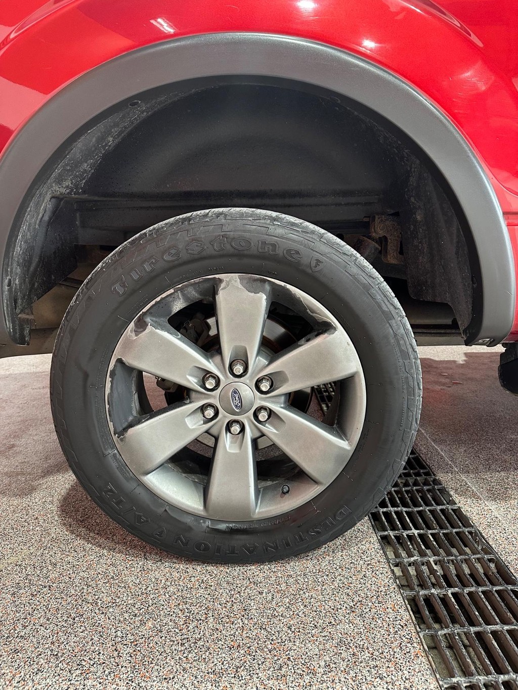 Ford F-150 Vehicle Full-screen Gallery Image 18